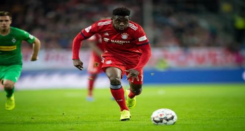 ديفيز لاعب بايرن ميونخ يعود إلى ألمانيا لإعادة التأهيل بعد تعرضه للإصابة